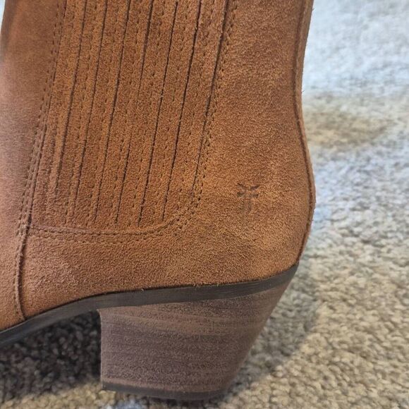 Frye Sandra Chelsea Suede Ankle Block Heel Boot Size 9 - Picture 4 of 7